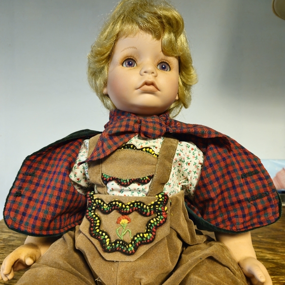 Vintage and Rare Hansel and Gretel Porcelain Dolls - Picture 9 of 16